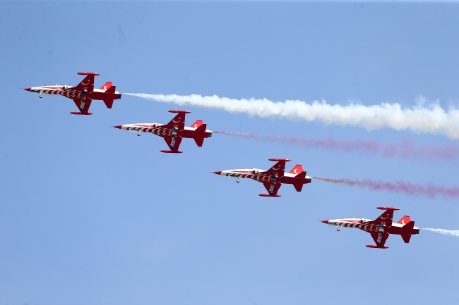 Türk Yıldızları ve SOLOTÜRK nefes kesti