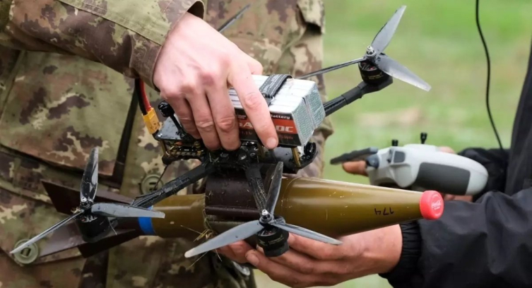 Üzerine mühimmat takılı dronlar ilk kez bir savaşta bu denli ön plana çıktı.