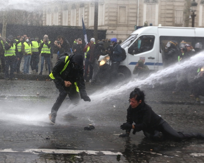 Fransa, "Olağanüstü Cumartesi"ye hazırlanıyor
