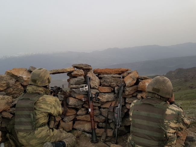 Irak sınırında teröristlerin tuzakladığı patlayıcılar imha edildi