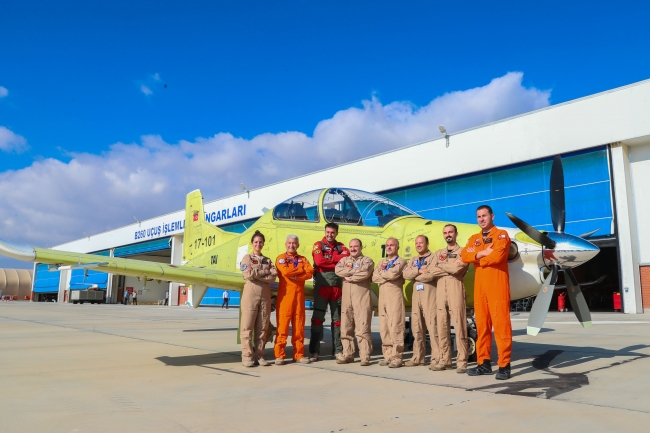 Bakan Varank Hürkuş'un deneme uçuşuna katıldı