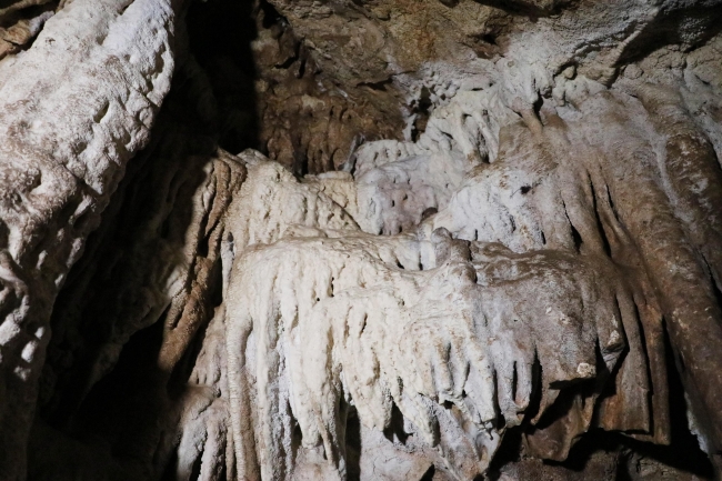 Pamukkale'de beyaz traverten oluşumlu mağara keşfedildi