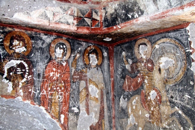 Definecilerin zarar verdiği tarihi kilise restore edilecek