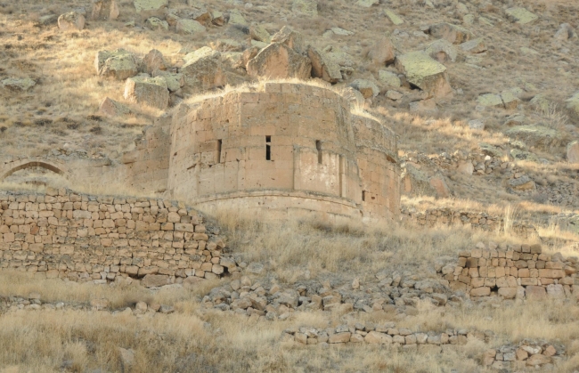 Definecilerin zarar verdiği tarihi kilise restore edilecek