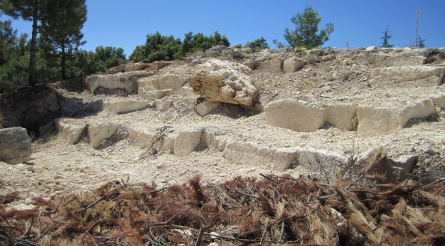 Denizli'de 2 bin yıllık taş ocağı bulundu