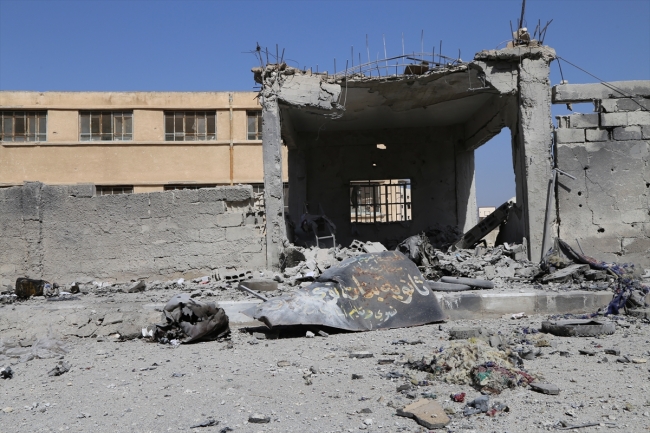 Esed rejimi Dera'da okul vurdu