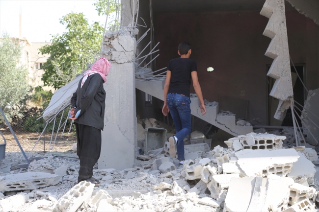 Esed rejimi Dera'da okul vurdu