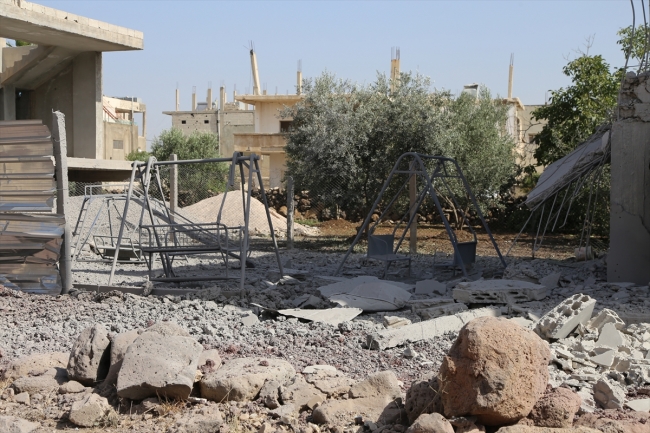 Esed rejimi Dera'da okul vurdu