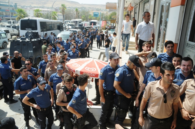 Güneydoğu'da vatandaşlar döviz bozdurma çağrısına destek verdi