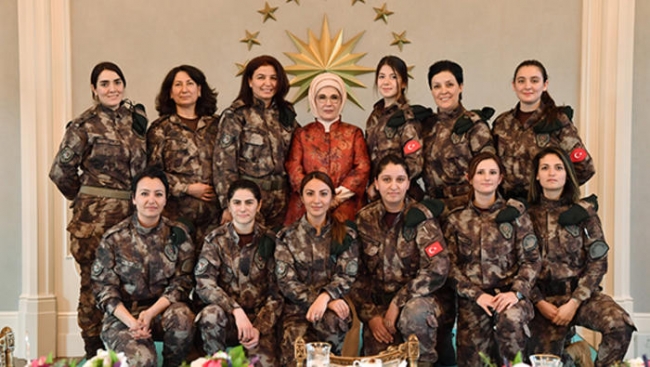 Emine Erdoğan özel harekat personelinin eşleri ile yemekte buluştu