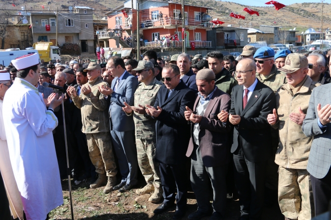Şehit Piyade Erler Miraç Gürhan ve Hayrettin Dindar memleketlerinde toprağa verildi