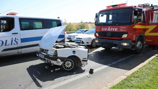Direğe çarpan otomobil ikiye ayrıldı: 2 ölü, 2 yaralı