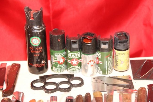 Diyarbakır Adliyesi'ne sokulmak istenen bin 488 suç aleti ele geçirildi