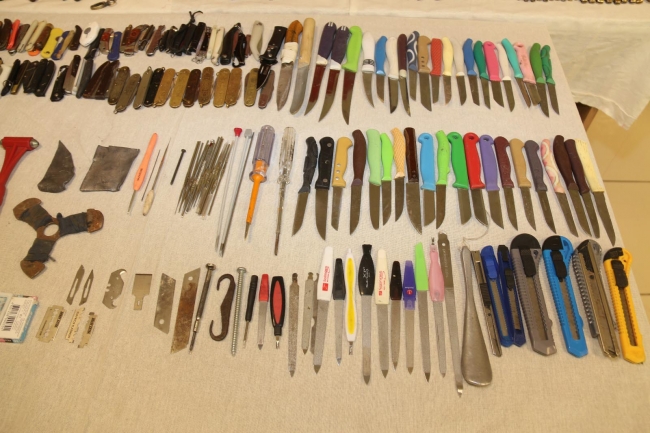 Diyarbakır Adliyesi'ne sokulmak istenen bin 488 suç aleti ele geçirildi