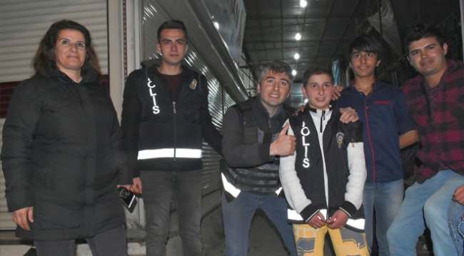 İlçe emniyet müdürü ve Surlu çocuklar arasında gülümseten diyalog