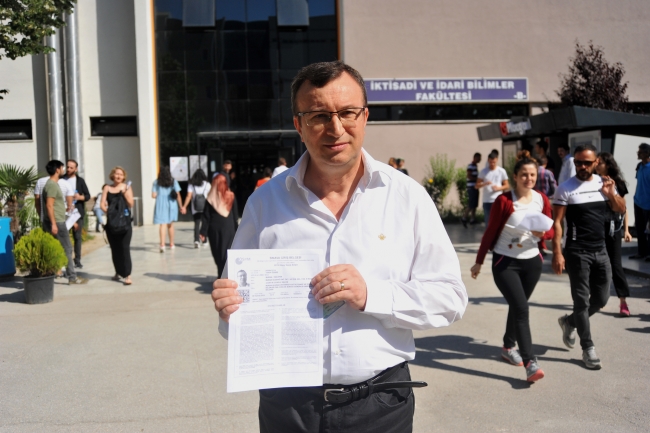 Doktor, 7'nci üniversitesini okumaya hazırlanıyor