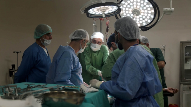 Türk hekimler Suriye'de başarılı ameliyatlara imza atıyor