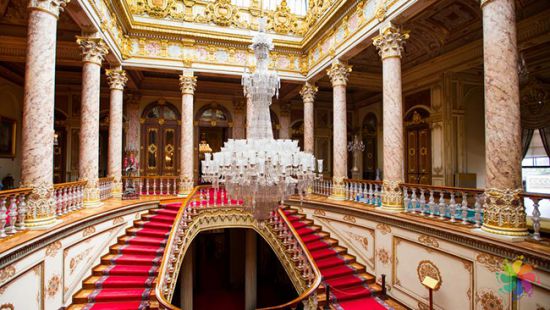 Dolmabahçe Sarayı ziyaretçilerin gözdesi