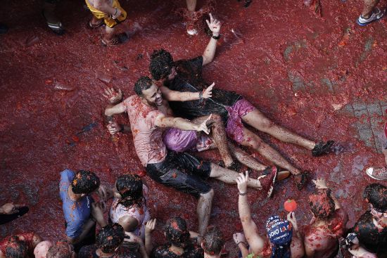 160 ton domates havada uçuştu