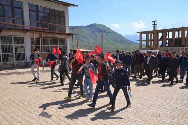 "Köye dönüş"ü halayla kutladılar