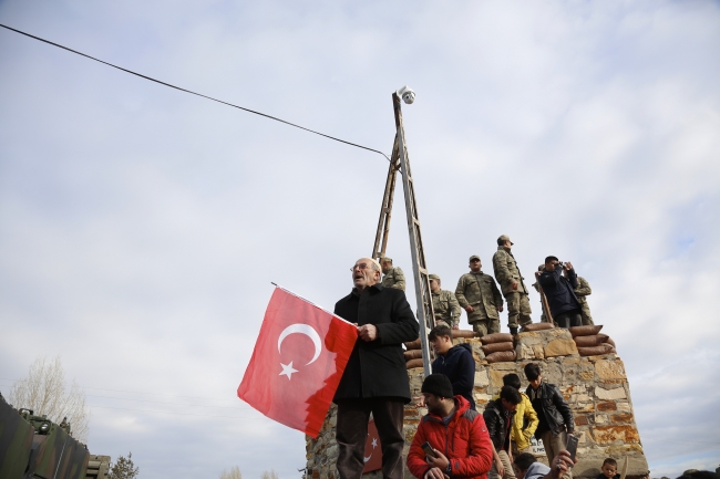 Mehmetçiği Afrin'e binlerce kişi dualarla uğurladı