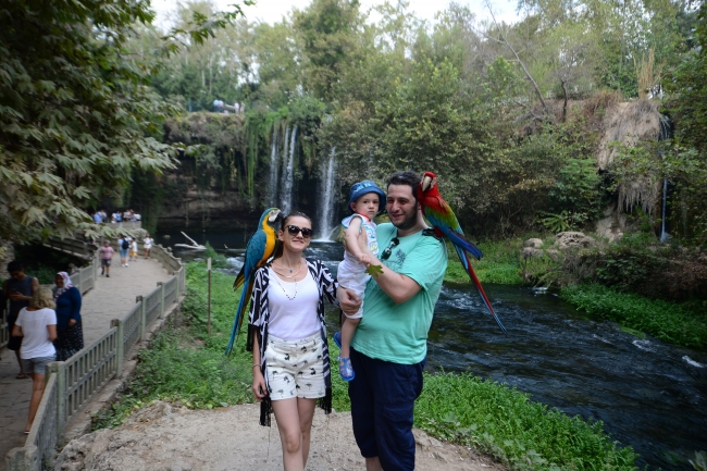 Düden Şelalesi ziyaretçilerine görsel bir şölen sunuyor