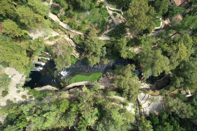 Düden Şelalesi ziyaretçilerine görsel bir şölen sunuyor