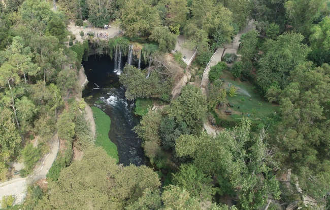 Düden Şelalesi ziyaretçilerine görsel bir şölen sunuyor