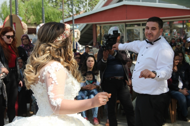 15 traktörle düğün konvoyu yaptılar