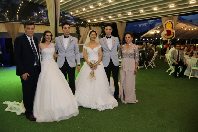 İkizler mutluluğa da birlikte adım attı