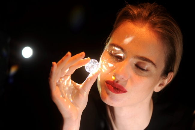 Beyaz elmas Londra'da görücüye çıktı