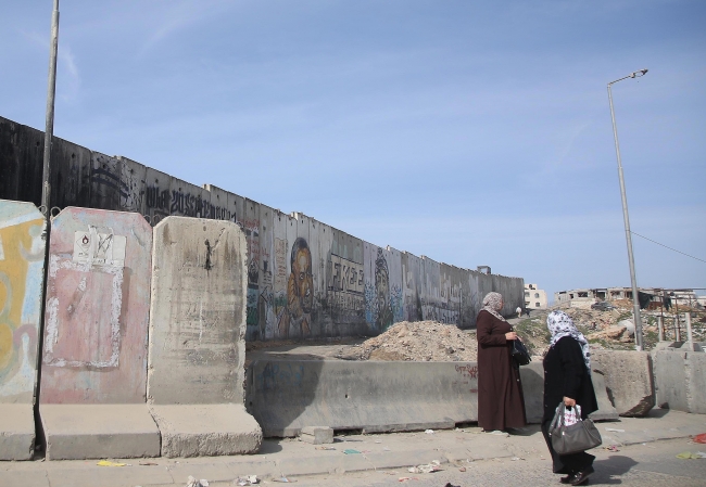 İsrail 'Ayrım Duvarı' ile Filistin halkını birbirinden ayırıyor