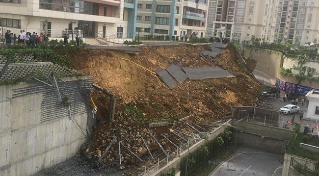 İstanbul Başakşehir'de istinat duvarı çöktü