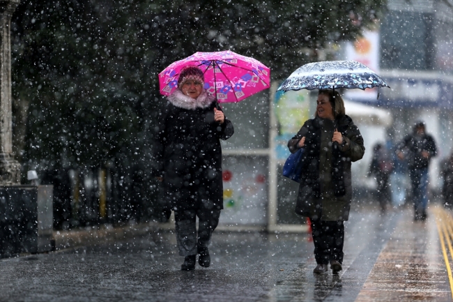 Ankara'da kar yağışı başladı