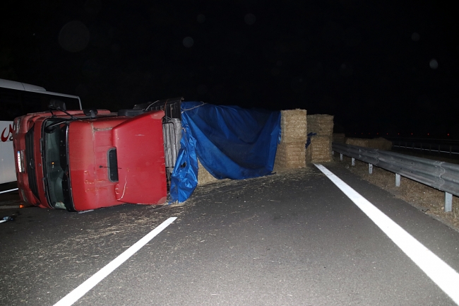 TEM otoyolu kaza nedeniyle tek şeride düştü