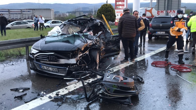 TEM otoyolunda zincirleme kaza: 12 araç birbirine girdi