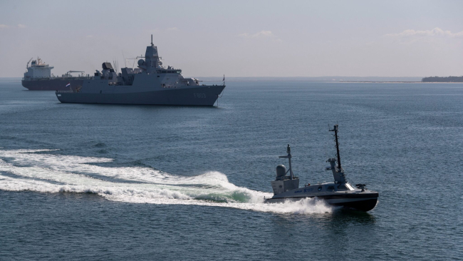 Marlin, NATO üst düzey gözlemci heyetini taşıyan gemileri koruma görevi de üstlendi.