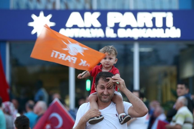 Seçim sonuçları yurt genelinde kutlandı