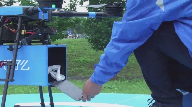 Çin’de drone’la yemek servisi