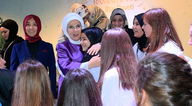 Emine Erdoğan TÜRGEV iftarına katıldı
