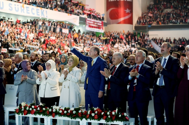 'Görevimi Cumhurbaşkanı Erdoğan'a devretmenin gururunu yaşıyorum'