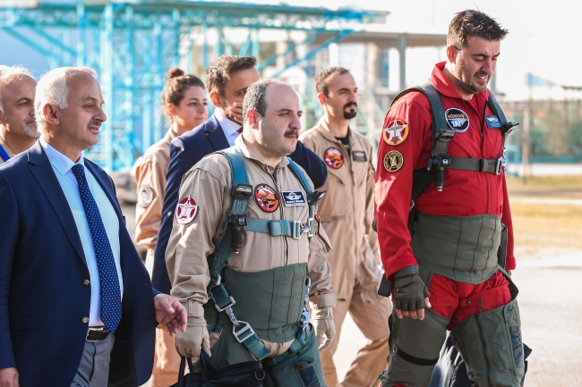 Bakan Varank Hürkuş'un deneme uçuşuna katıldı