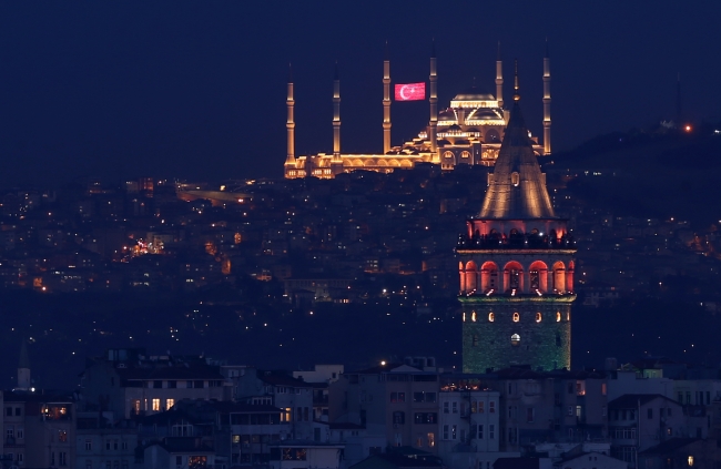 Çamlıca Camii'nde ilk cuma namazına yoğun ilgi