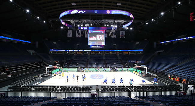 Anadolu Efes evinde kazandı