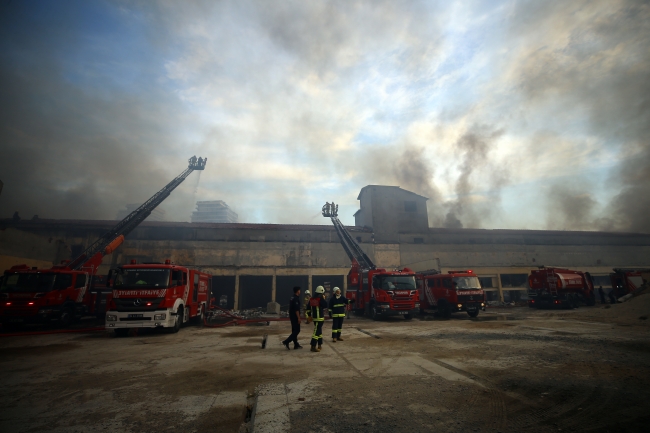 Zeytunburnu'nda büyük yangın
