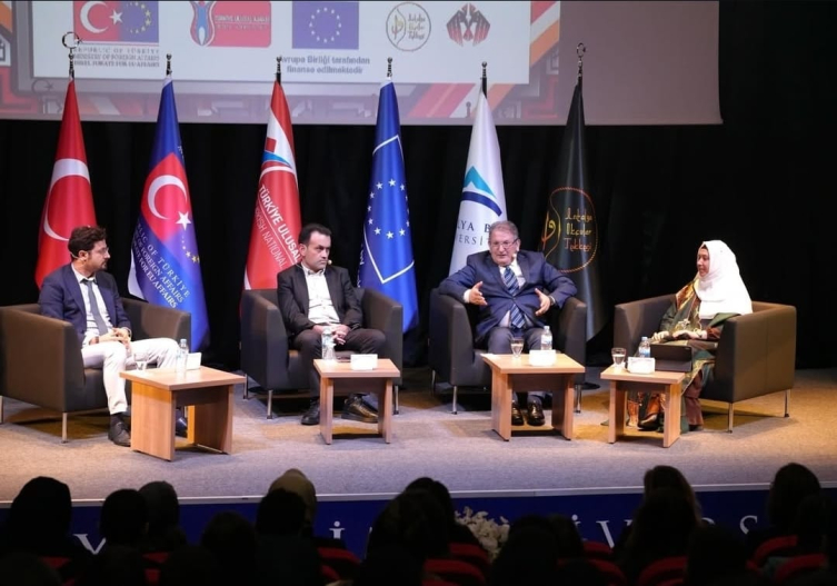 Antalya'da "devlet himayesindeki" gençlere yönelik çalıştay düzenlendi