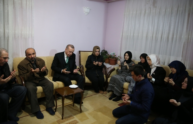 Cumhurbaşkanı Erdoğan'dan Afrin şehidi Özalkan'ın ailesine taziye ziyareti