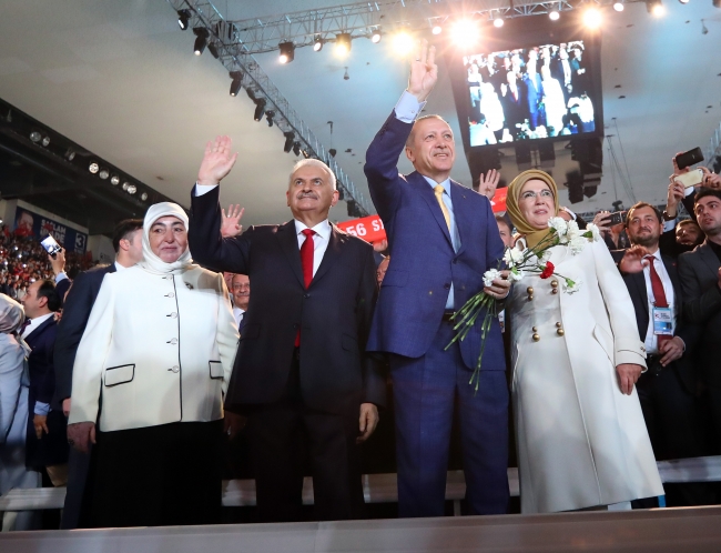 'Görevimi Cumhurbaşkanı Erdoğan'a devretmenin gururunu yaşıyorum'