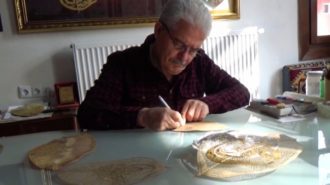 Mustafa Er 21 yıldır bitki yapraklarını sanat eserlerine çeviriyor