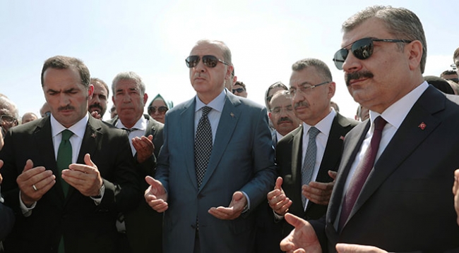 Cumhurbaşkanı Erdoğan, Selçuklu Mezarlığı'nı ziyaret etti